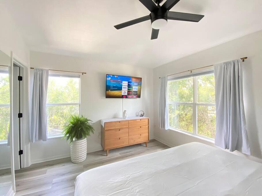 Sanctuary Gainesville Bright 2 Bedroom King Condo ภายนอก รูปภาพ