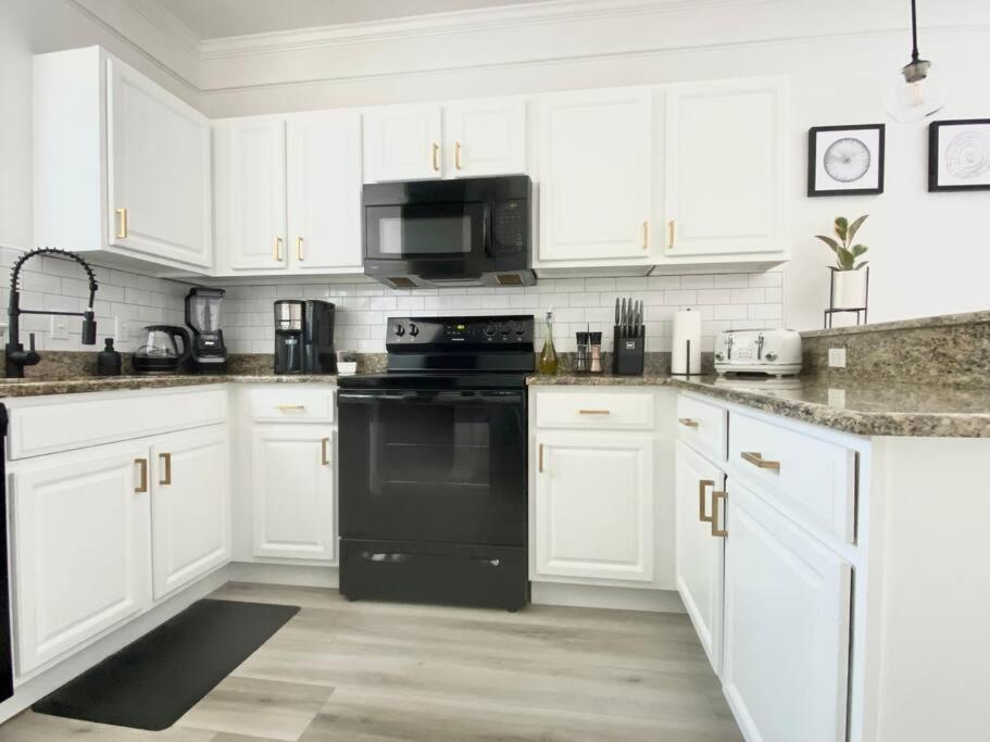 Sanctuary Gainesville Bright 2 Bedroom King Condo ภายนอก รูปภาพ