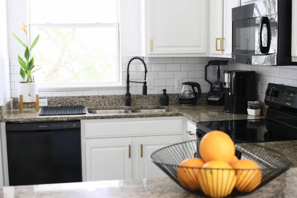 Sanctuary Gainesville Bright 2 Bedroom King Condo ภายนอก รูปภาพ