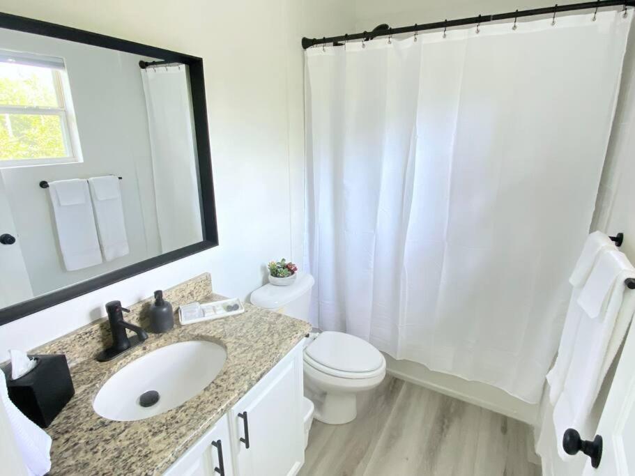 Sanctuary Gainesville Bright 2 Bedroom King Condo ภายนอก รูปภาพ